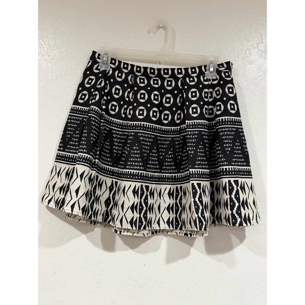 Forever 21 Black Cream Linen Geometric Tribal Print Pleated Mini Skirt Size 28 - Picture 2 of 5